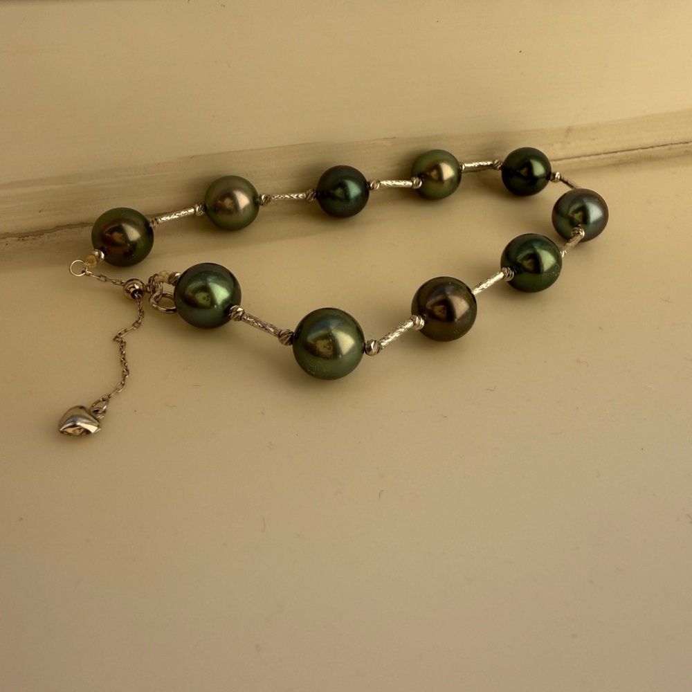 18k white gold tahitian Pearl bracelet